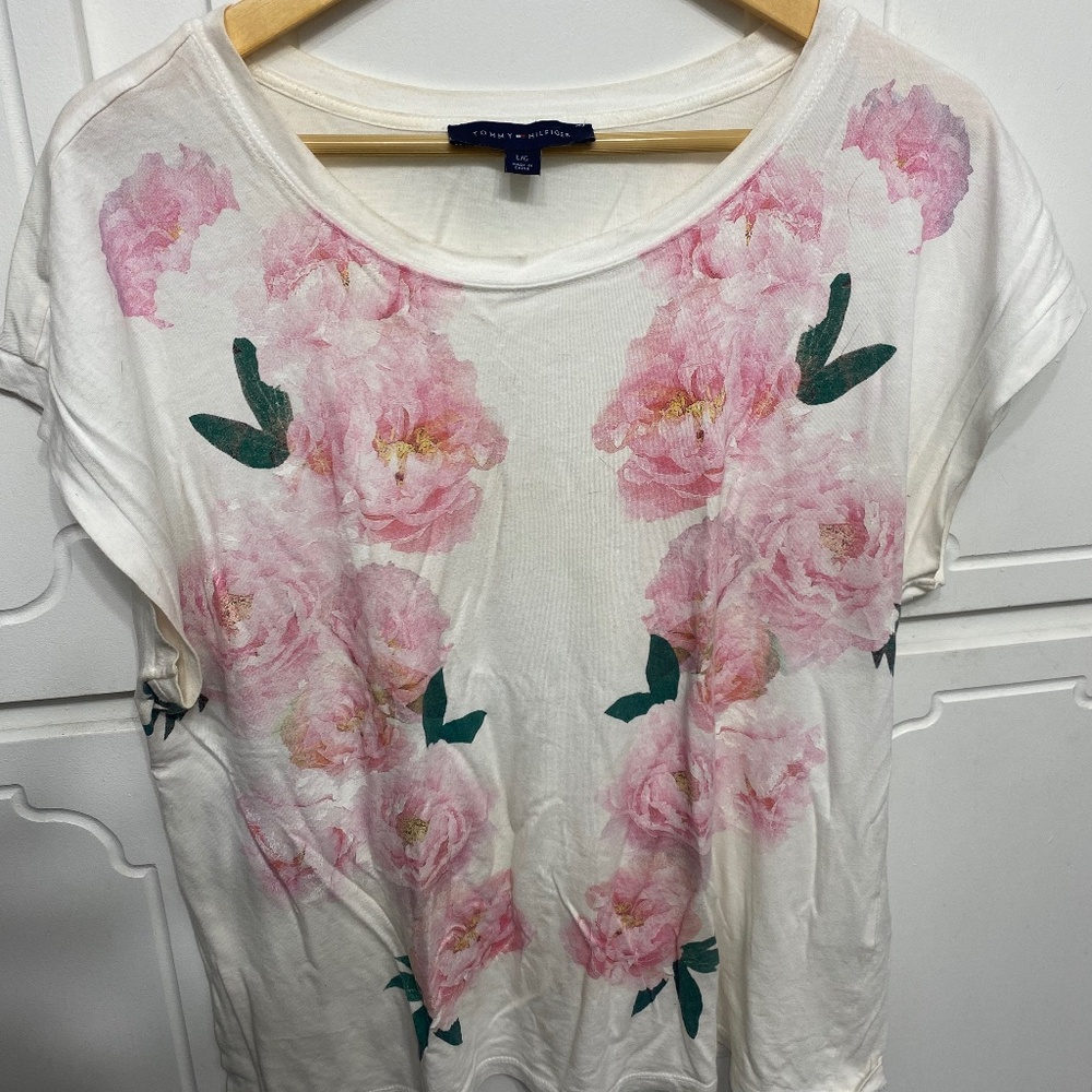 Tommy Hilfigure floral white t size large